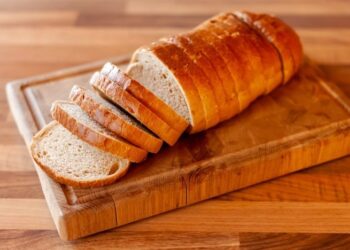 Засохший хлеб будет, как из пекарни: как сделать его снова мягким