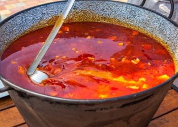 Знаменитое закарпатское блюдо: как приготовить настоящий бограч (ВИДЕО)