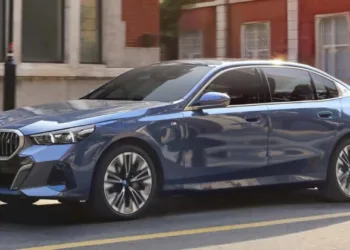 Седан BMW i5 LWB скоро з’явиться ще в одній країні
