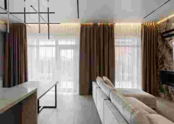 Затишок і функціональність: як вдало задекорувати панорамні вікна