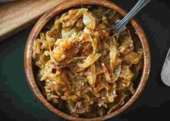 Буде смачно, як у ресторані: як правильно карамелізувати цибулю