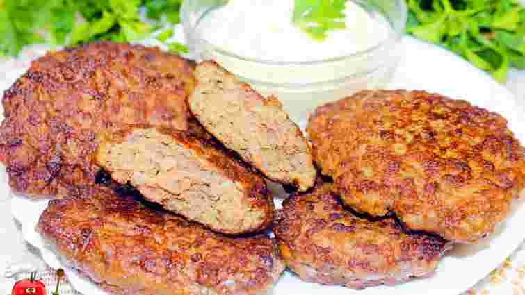 Печінкові котлети розвалюються прямо на сковороді: як врятувати страву