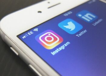 На екрані смартфона з’явилася літера “E” — що це та як діяти