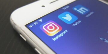 На екрані смартфона з’явилася літера “E” — що це та як діяти