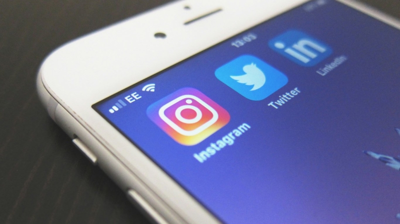 На екрані смартфона з'явилася літера "E" — що це та як діяти