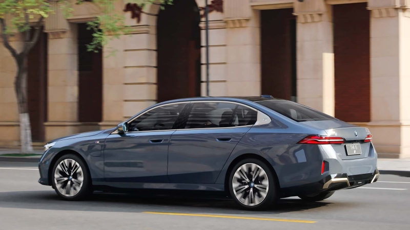 Седан BMW i5 LWB скоро з’явиться ще в одній країні