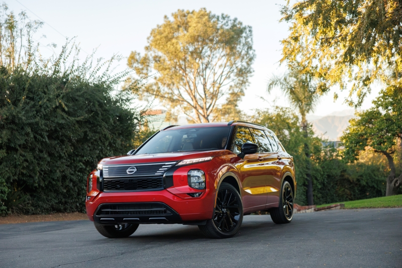 Новий Nissan Rogue PHEV виявився «перевдягненим» Mitsubishi Outlander