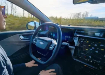 Ford кидає виклик Tesla: система водіння без рук скоро з’явиться в масових моделях у Європі
