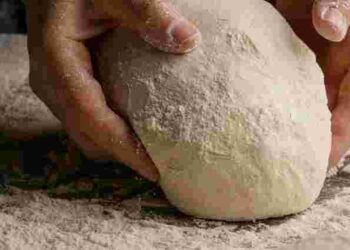 Майже магічний лайфхак: що додати в тісто, щоб випічка довше не черствіла