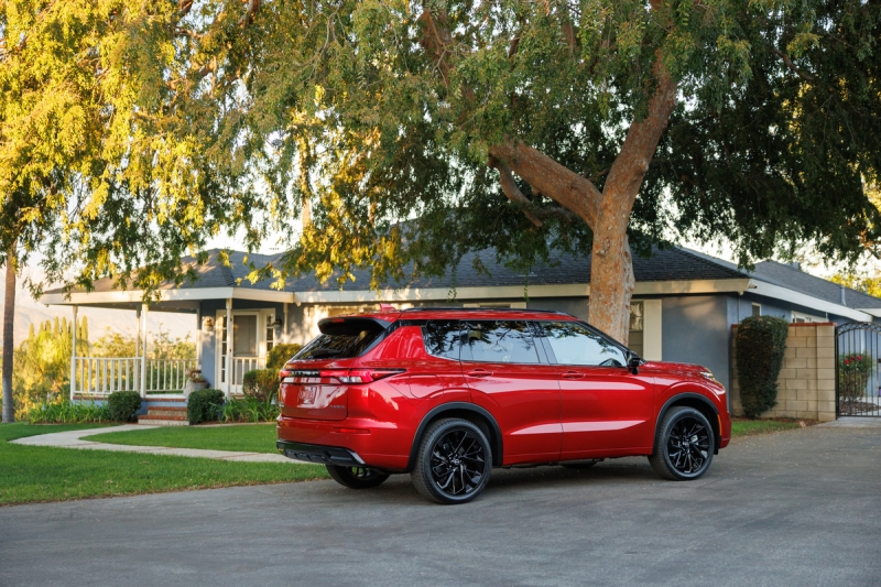 Новий Nissan Rogue PHEV виявився «перевдягненим» Mitsubishi Outlander