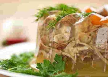 Густий, наваристий, прозорий: які 4 помилки заважають вам приготувати ідеальний холодець