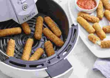 Зіпсуєте і вечерю, і техніку: які страви ніколи не можна готувати в аерогрилі