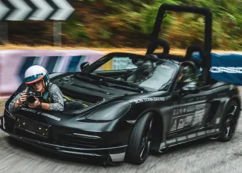 Porsche розсекретила унікальний Boxster для зйомок найшвидших моделей бренду