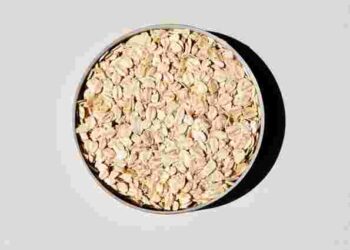 Лише один лайфхак покращить смак вівсянки в рази: що треба зробити перед варінням