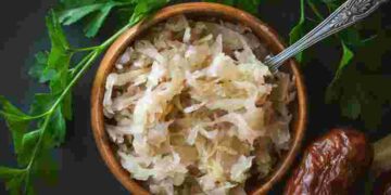 Є 4 обовʼязкові правила: як приготувати квашену капусту, щоб вона не перекисла