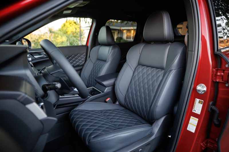 Новий Nissan Rogue PHEV виявився «перевдягненим» Mitsubishi Outlander