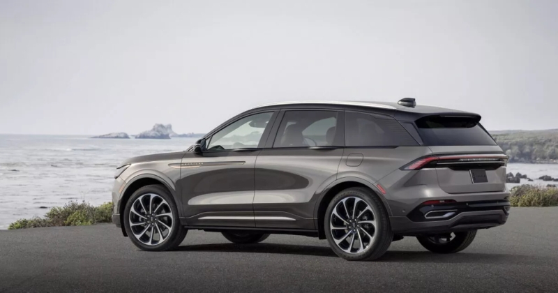 Lincoln додав північне сяйво в інтер'єр позашляховика Nautilus