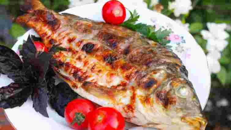 Важко, але можливо: як приготувати коропа, щоб він не смердів болотом