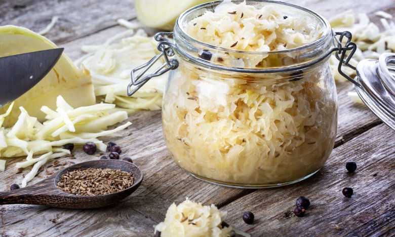 Делайте так – и квашеная капуста будет белоснежной и хрустящей: эффективный метод (ВИДЕО)