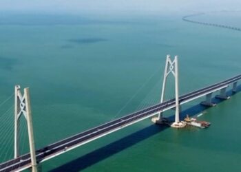 Дві години за кермом: де знаходиться найдовший міст світу та що про нього відомо