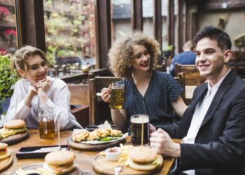 Готовьте кошелек: в этой стране вы обязаны оставлять чаевые