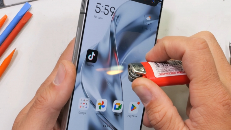 JerryRigEverything розібрав RedMagic 11 Pro: “Як іншопланетна технологія. Apple зрадіє, коли винайде таке років через 10"