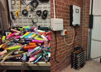 Ютубер створив з 500 використаних вейпів акумулятор на 2500 Вт•год для живлення майстерні та будинку