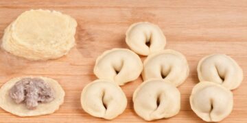 Как лепить пельмени без вырезания кружочков: самый быстрый способ