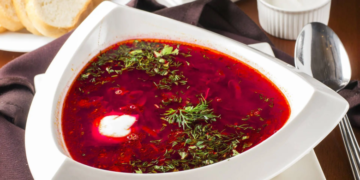 Как сделать самое дешевое мясо в борще нежным и сочным: хитрый трюк