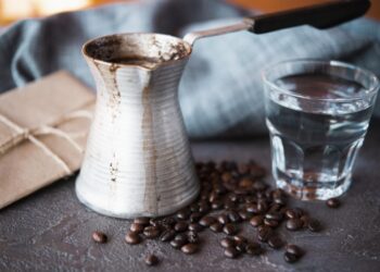 Кава стане у сто разів смачнішою: просто покладіть дрібку цього продукту