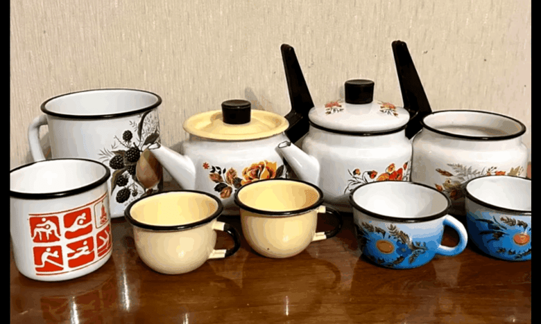 Миски, чашки и кастрюли: почему на самом деле в СССР делали посуду с черными ободками (ВИДЕО)