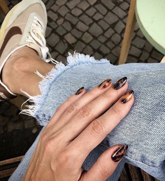 Наймодніший манікюр сезону — «черепаховий»