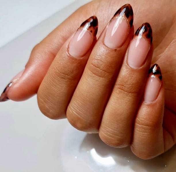 Наймодніший манікюр сезону — «черепаховий»