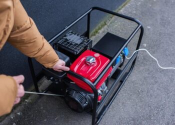 Названа головна помилка власників генераторів: як насправді їх треба підключати (фото)