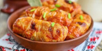 Самый простой способ приготовления голубцов: хитрый трюк, с которым капуста парится моментально (ВИДЕО)