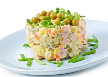 Солить или не солить: какие специи действительно класть в “Оливье”