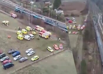 У Чехії сталося лобове зіткнення двох потягів: постраждали десятки людей