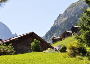 У прекрасному європейському селі, незайманому часом, заборонені автомобілі: чому його варто відвідати