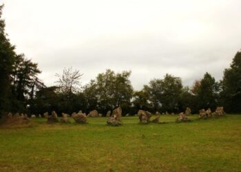 В Англії є стародавні камені, які існували ще до Стоунхенджа: в чому їхня особливість