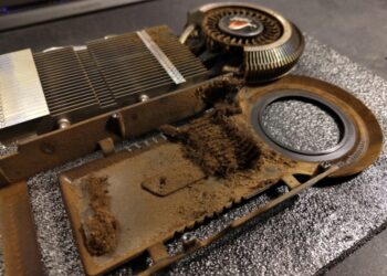 Здається, через неї курили: ютубер відновив відеокарту Asus GeForce 9800 GT, забиту смолами й тютюном