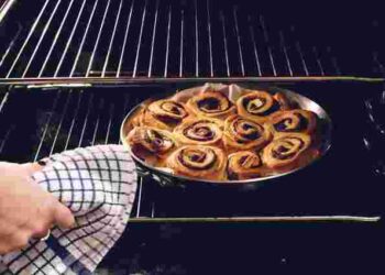 Секрет, якого вам бракувало: навіщо ставити сіль в духовку