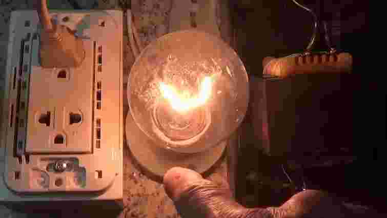 Світла немає, а рахунки за комунальні послуги не зменшилися: у чому причина