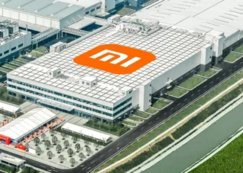 Xiaomi запустила величезну повністю автоматизовану фабрику, яка працює без людей і світла