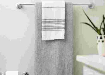 Ви робите це неправильно: як вішати мокрі рушники, щоб вони швидко висихали