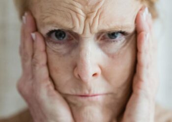 5 помилок у зимовому догляді, через які шкіра старіє швидше