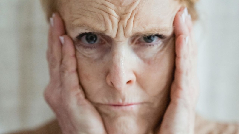 5 помилок у зимовому догляді, через які шкіра старіє швидше