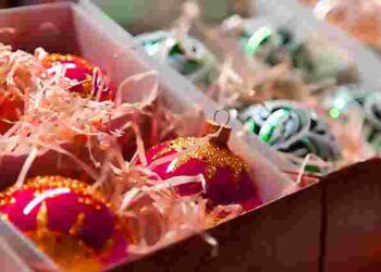 Зламані, старі, небезпечні: які різдвяні прикраси варто викинути вже зараз