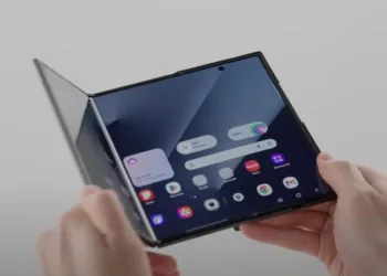 Samsung опублікувала відео-розпакування Galaxy Z TriFold
