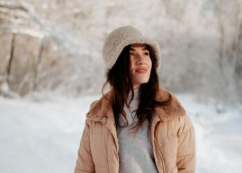 7 аксесуарів, які зроблять навіть базовий зимовий образ ультрамодним