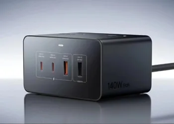 Xiaomi представила потужну настільну зарядну станцію з вісьмома портами та сумарною потужністю 2500 Вт